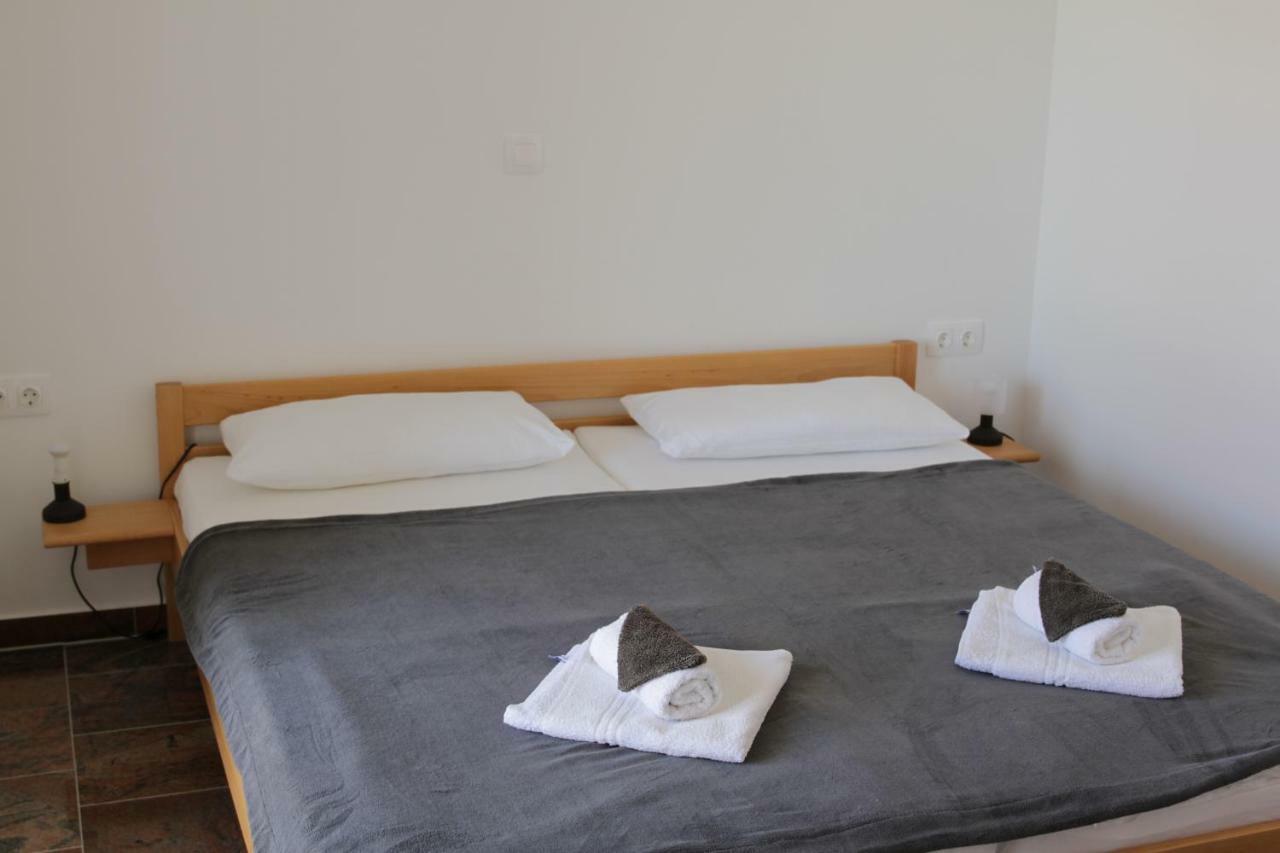 Apartmani Subasic Pag Town Eksteriør billede