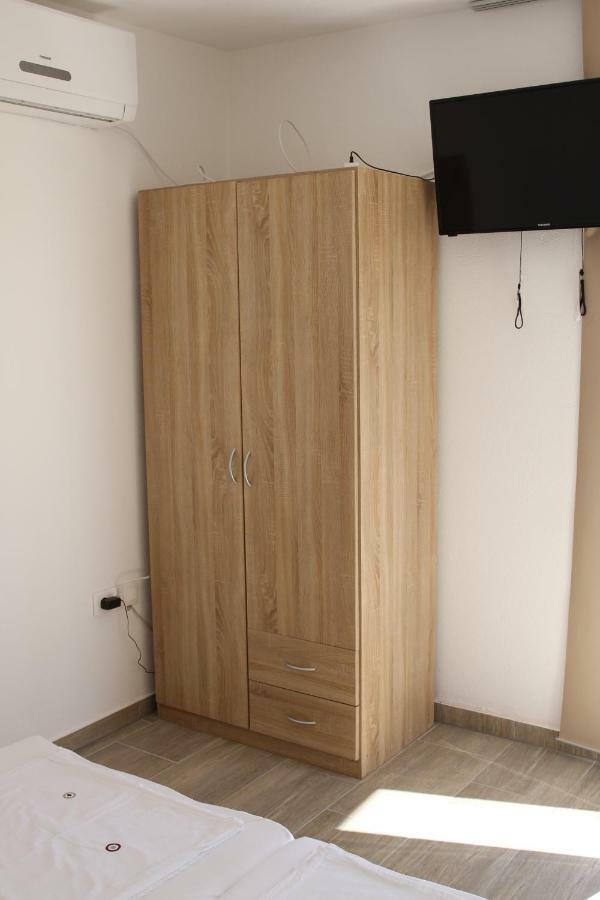 Apartmani Subasic Pag Town Eksteriør billede